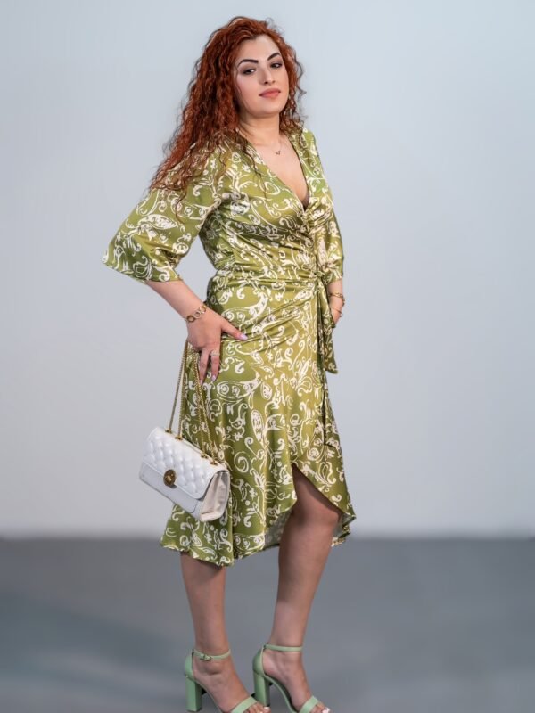 Φόρεμα Σατέν Εμπριμέ Με Δέσιμο Κρουαζέ